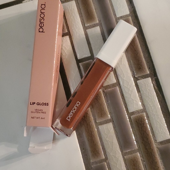 Lip gloss - Picture 2 of 2